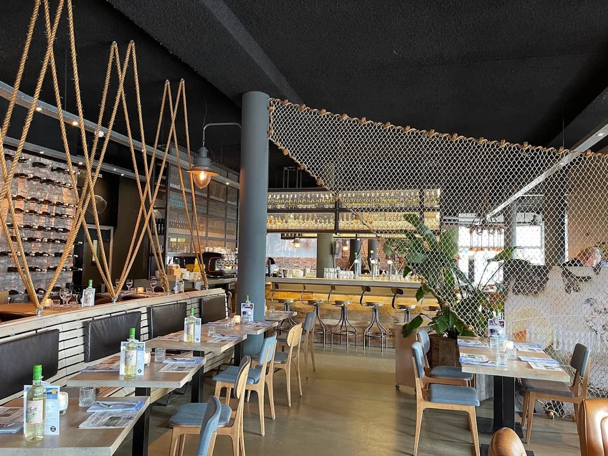 De Dagvisser — vis & zeevruchten restaurant in Den Haag